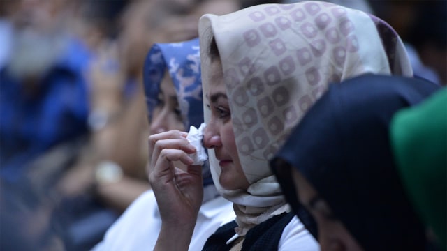 Istri Setnov menangis hadiri sidang Pledoi (Foto: ANTARA FOTO/Wahyu Putro A)