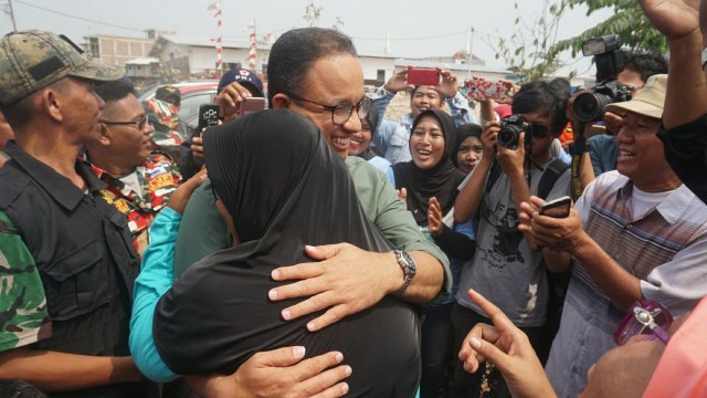 Anies Baswedan tiba di kampung akuarium. (Foto:  Irfan Adi Saputra/kumparan)