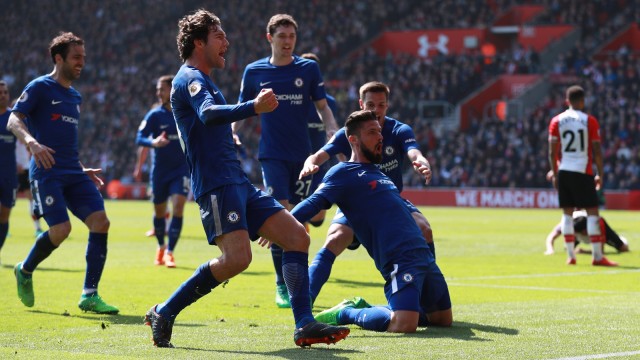 Pemain Chelsea merayakan gol. (Foto:  Reuters / Ian Walton)