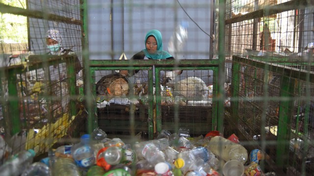 Pusat Daur Ulang Sampah (Foto: ANTARA FOTO/M Risyal Hidayat)
