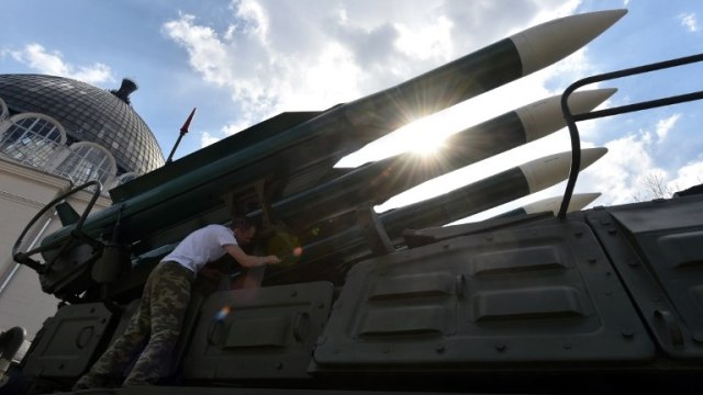 Sistem pertahanan rudal S-200 (Foto: AFP/VLADIMIR NOVIKOV )