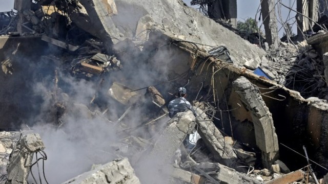 Dampak serangan rudal AS di Suriah (Foto: AFP/LOUAI BESHARA)