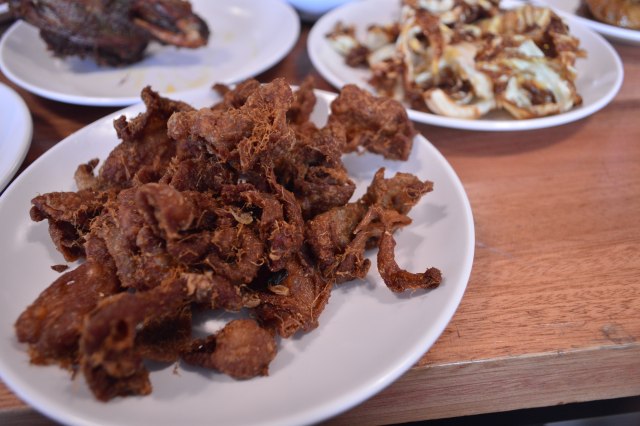 Makanan Sambal Karmila Bintaro (Foto: Muhammad Faisal Nu'man/kumparan)