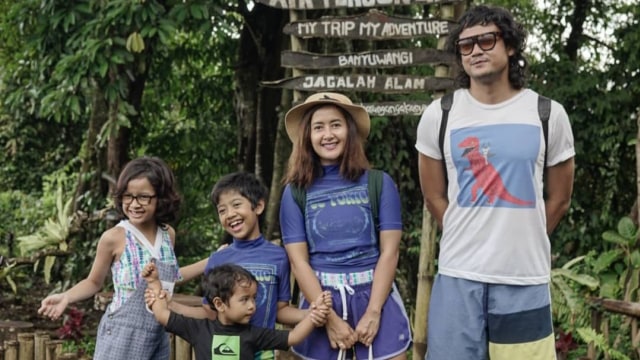 keluarga Widi Mulia dan Dwi Sasono (Foto: Instagram @widimulia)