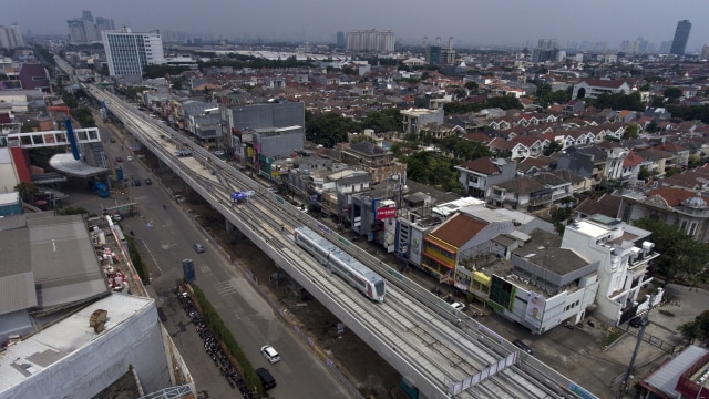 Kereta LRT Kelapa Gading (Foto: ANTARAA FOTO/Sigid Kurniawan)