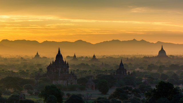 Sunrise di Myanmar. (Foto: Flickr/Lucien Muller)