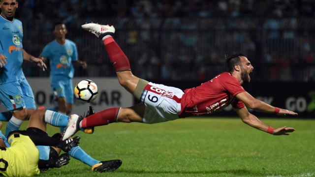 Persela vs Bali United (Foto: ANTARA FOTO/M Risyal Hidayat)