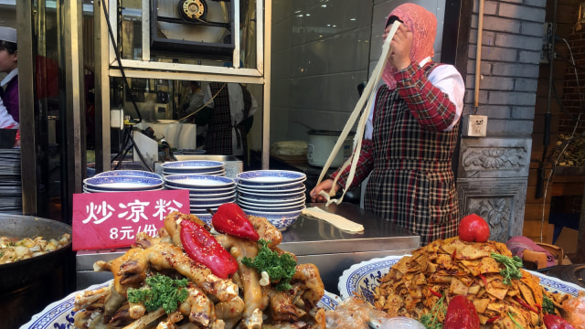 Kuliner halal di Xi'an, China. (Foto: Feby Dwi Sutianto/kumparan)