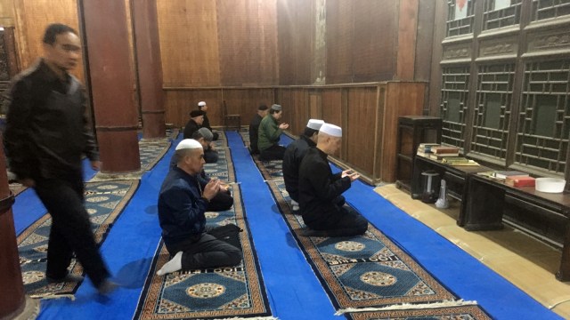 Suasana di dalam masjid Xi'an, China. (Foto: Feby Dwi Sutianto/kumparan)