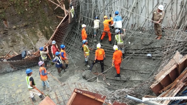 Konstruksi bangunan jalan tol Manado-Bitung roboh (Foto: Dok. BNPB)