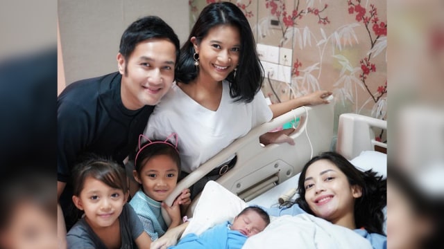 Ririn Dwi Ariyanti dan Keluarga (Foto: Instagram@aldi4bragi)