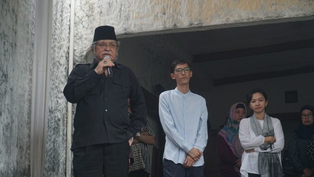 Slamet Rahardjo di rumah duka alm Deddy Sutomo. (Foto: Garin Gustavian Irawan/kumparan)