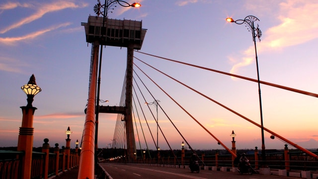 Jembatan ini berada di Riau. (Foto: Flickr/Anwar Siak)