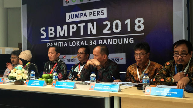 Konfrensi pers soal SBMPTN di Bandung. (Foto: Iqbal Tawakal/kumparan)