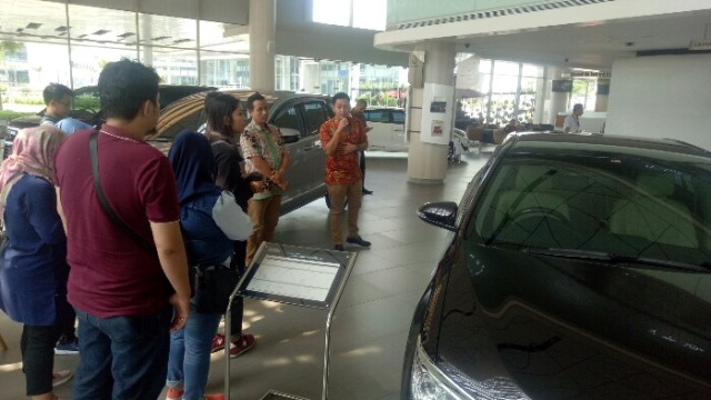 Perwakilan Jurnalis di Indonesia Kunjungi Cabang Auto2000 Pasar Kemis dan Auto2000 BSD City