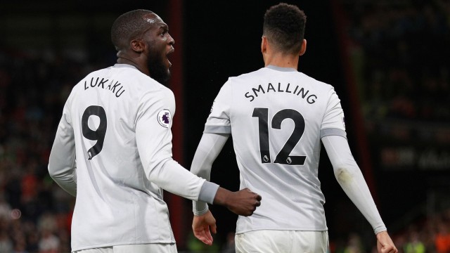 Lukaku dan Smalling merayakan gol. (Foto: REUTERS/Ian Walton)