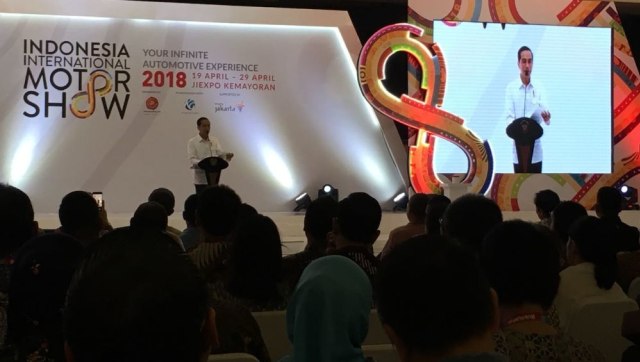 Presiden Joko Widodo membuka IIMS 2018 (Foto: Aditya Pratama Niagara/kumparanOTO)