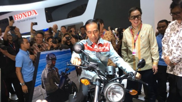 Jokowi Jajal Honda CMX Rebel 500 (Foto: Alfons Hartanto/kumparanOTO)