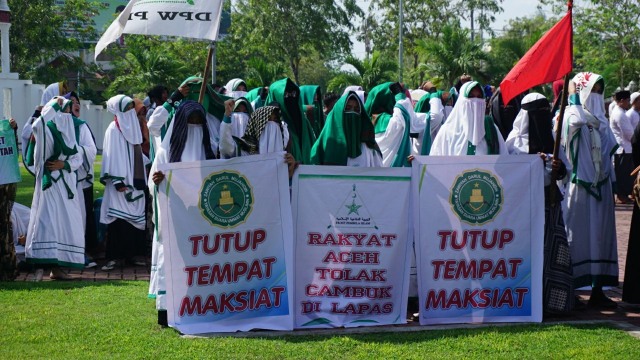 Massa FPI Geruduk Kantor Gubernur Aceh (Foto: Zuhri Noviandi/kumparan)