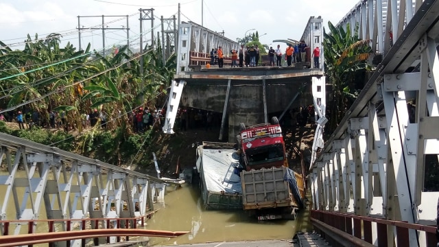 Suasana di Jembatan Widang-Babat. (Foto: Phaksy Sukowati/kumparan)