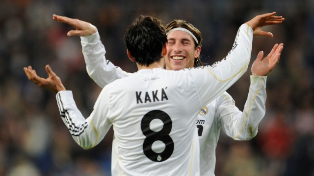 Kaka rayakan gol di Madrid. (Foto: PIERRE-PHILIPPE MARCOU / AFP)