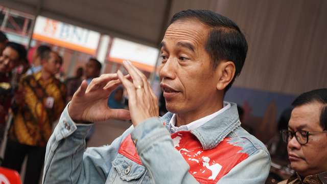 Jokowi di IIMS 2018. Foto: Puti Cinintya Arie Safitri/kumparan