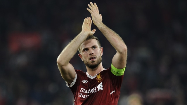Kapten Liverpool, Jordan Henderson. (Foto: CRISTINA QUICLER / AFP)