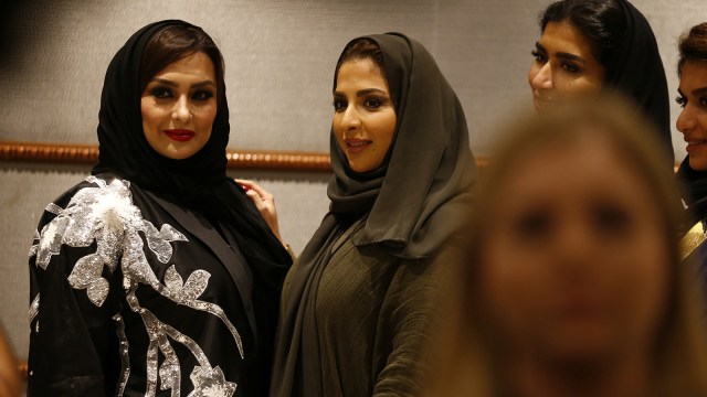 Perempuan Menghadiri Arab Fashion Week (Foto: REUTERS/Faisal Al Nasser)
