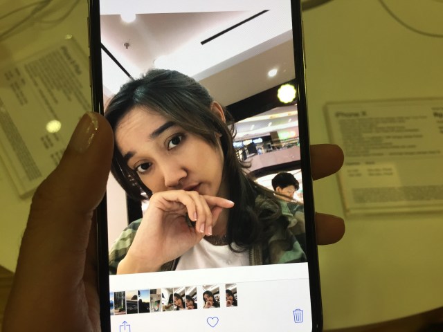 Selfie di Toko Ponsel (Foto: Mela Nurhidayati/kumparan)