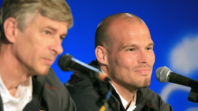 Wenger dan Ljungberg dalam konferensi pers. (Foto: ODD ANDERSEN / AFP)