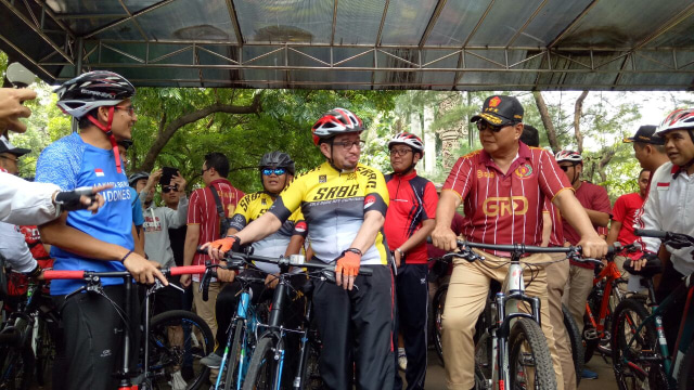 Prabowo Sohibul Sandi Sepedaan Bareng. (Foto: Kevin/kumparan)