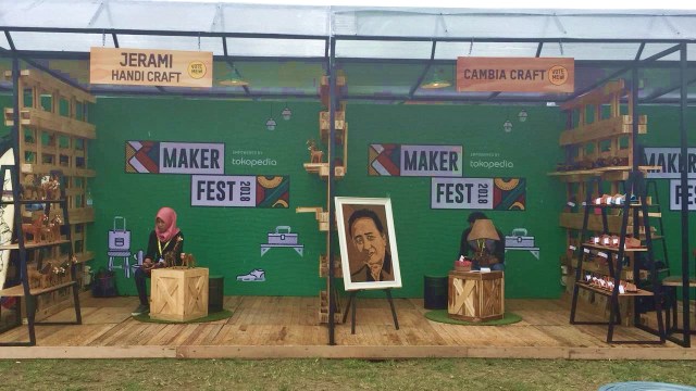 Booth kreator lokal di Maker Fest 2018 Padang. (Foto: Astrid Rahadiani/kumparan)