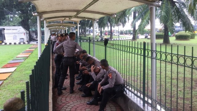 Suasana di depan Gedung DPR MPR. (Foto: Mirsan Simamora/kumparan)