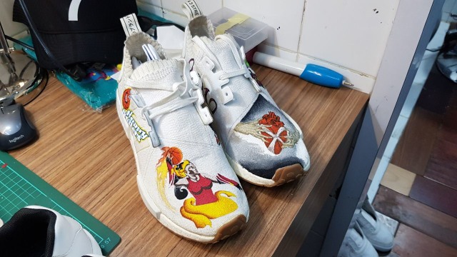 Sepatu lukis custom milik Augie Fantinus (Foto: Okke Nuraini Oscar)