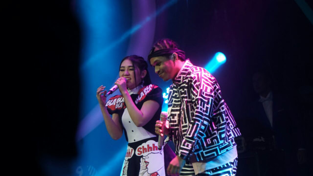 Via Vallen feat Kevin di Final Indonesian Idol (Foto: Jamal Ramadhan/kumparan)