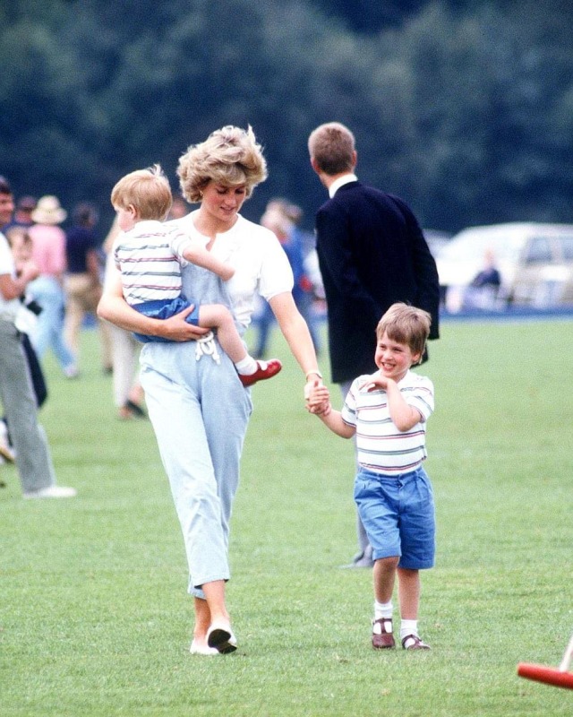 Di lapangan polo Windsor, 29 Juni 1987. (Foto: princessdianaforever.com)