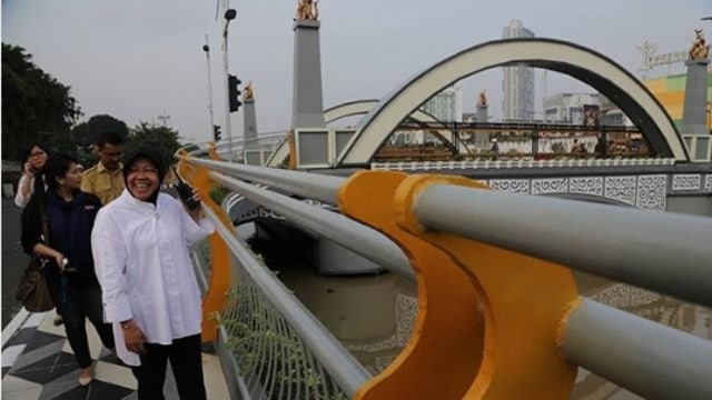 Risma meninjau Jembatan Ujung Galuh (Foto: Dishub Surabaya)