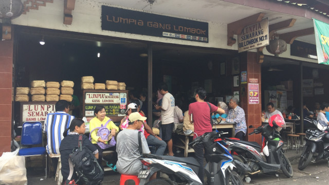 Lumpia Semarang yang Legendaris di Gang Lombok (Foto: Kartika Pamujiningtyas/kumparan)