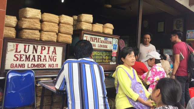 Lumpia Semarang yang Legendaris di Gang Lombok (Foto: Kartika Pamujiningtyas/kumparan)