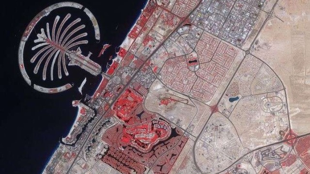 Urbanisasi Dubai, 25 April 2011  (Foto: NASA Earth Observatory )