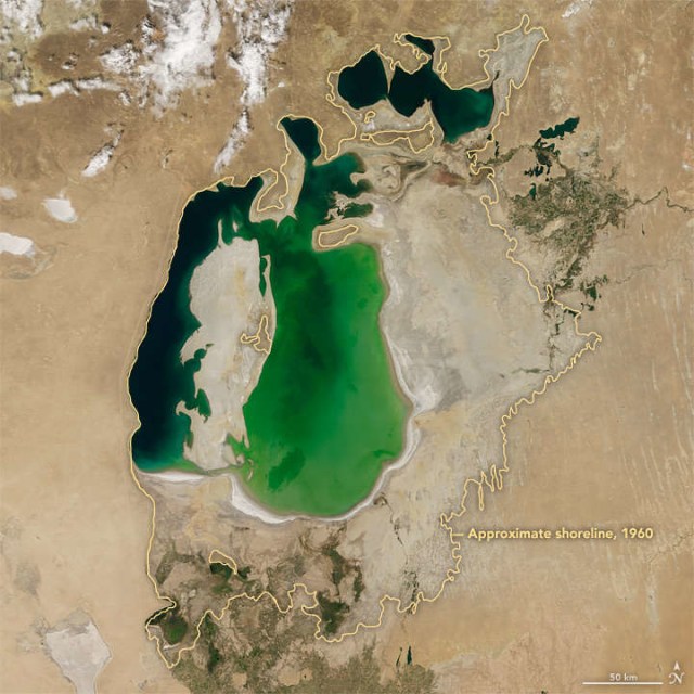 Laut Aral, 25 Agustus 2000 (Foto: NASA Earth Observatory)