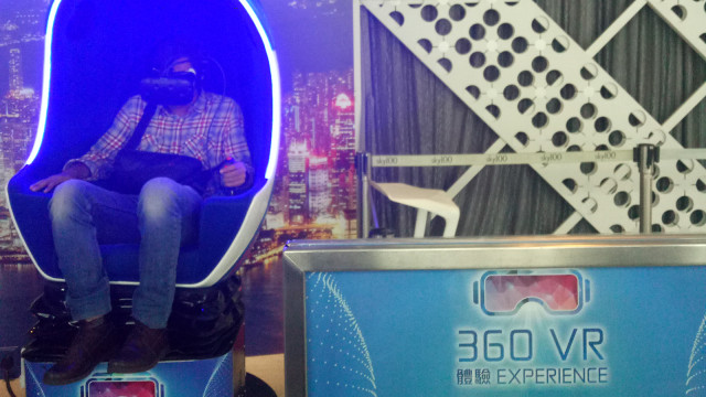 Sensasi Virtual Reality (Foto: Rini Friastuti/kumparan)