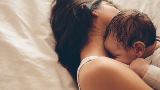 Ilustrasi Tidur Bersama Bayi. (Foto: Thinkstock)