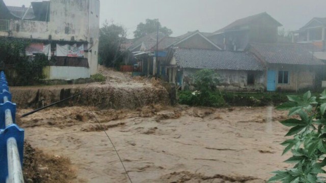 Banjir Bandang Terjang Permukiman di Bumiayu Brebes