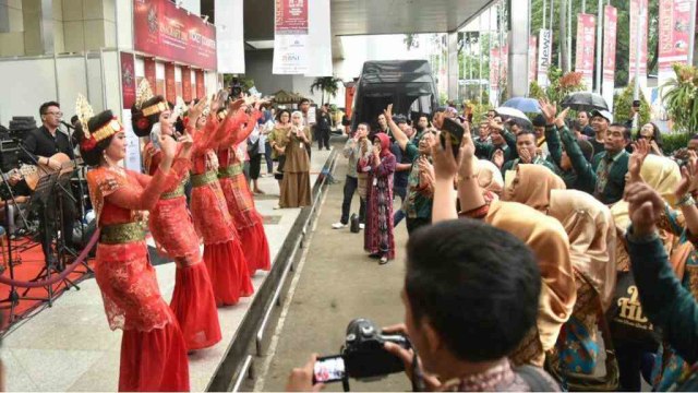 Konsistensi INACRAFT dalam Mempromosikan Hasil Kerajinan Indonesia (10)