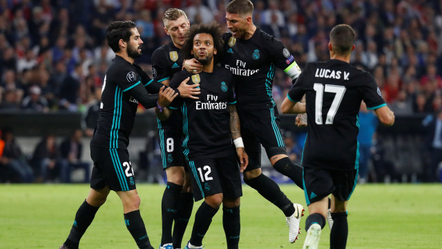 Pemain Madrid rayakan gol Marcelo. (Foto: REUTERS/Kai Pfaffenbach)