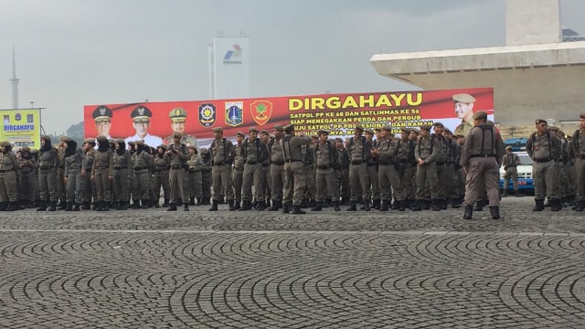 Barisan Satpol PP Sebelum Anies Datang. (Foto: Moh Fajri)