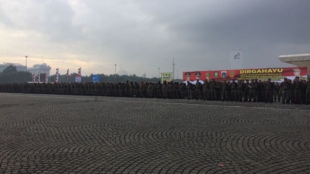 Barisan Satpol PP Sebelum Anies Datang. (Foto: Moh Fajri)