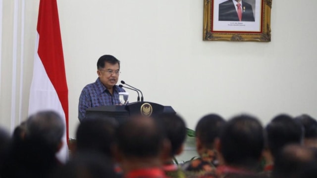 Wakil Presiden Jusuf Kalla memberikan WIPO Award (Foto: Dok. Setwapres)