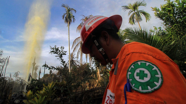 Ledakan sumur minyak ilegal di Aceh sudah padam. (Foto: Antara/Rahmad)